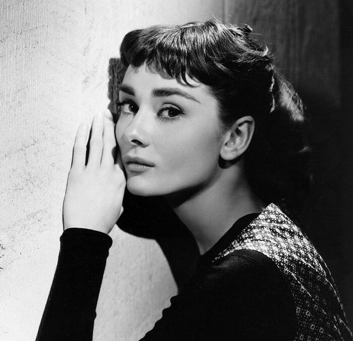 Torna la frangetta alla Audrey Hepburn